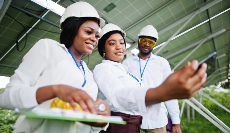 Image of people in a greenhouse - rhinobay energy