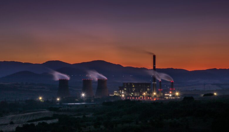 image of oil refinery - rhinobay energy